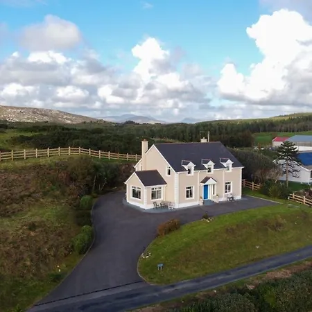 Semesterbostad Luxurious 5 Bedroomed With Sea View Close To Lettermacaward