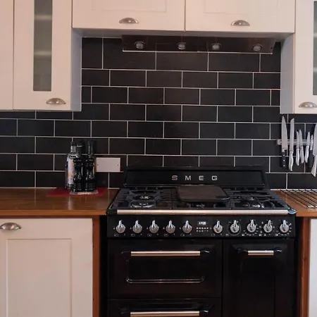 Luxurious 5 Bedroomed With Sea View Close To Semesterbostad *