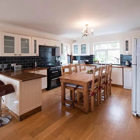 Luxurious 5 Bedroomed With Sea View Close To בית נופש *