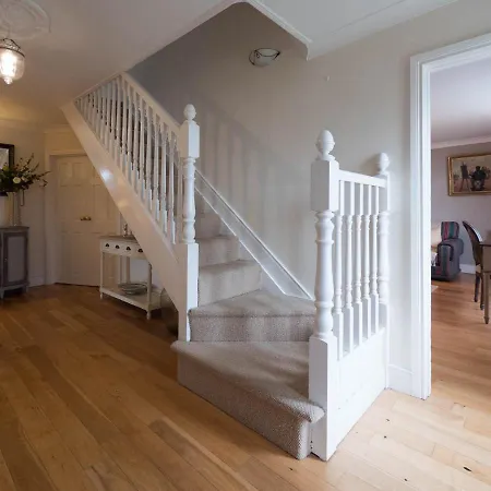 Luxurious 5 Bedroomed With Sea View Close To בית נופש *