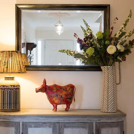 Luxurious 5 Bedroomed With Sea View Close To