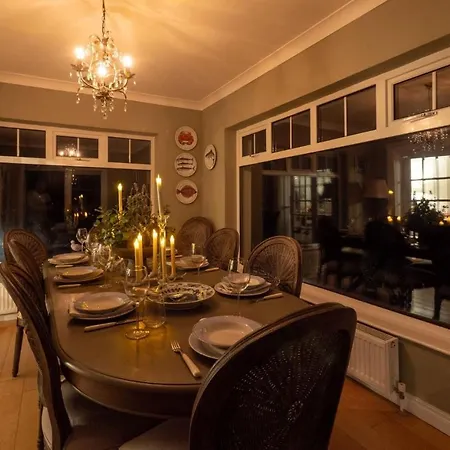 בית נופש Luxurious 5 Bedroomed With Sea View Close To *